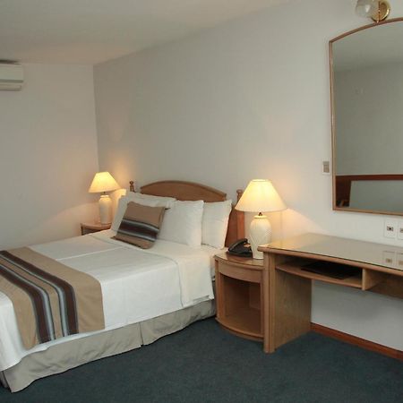 Crystal Palace Hotel Монтевидео Екстериор снимка