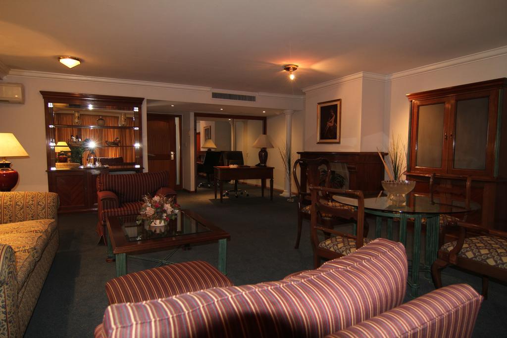 Crystal Palace Hotel Монтевидео Екстериор снимка
