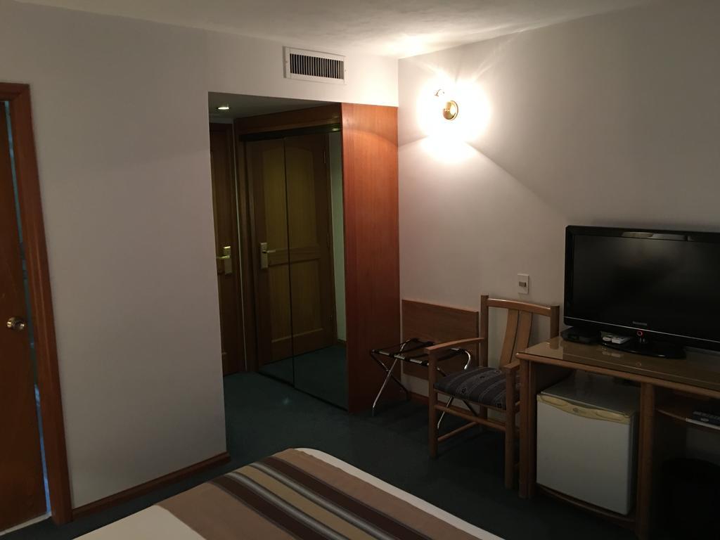 Crystal Palace Hotel Монтевидео Екстериор снимка