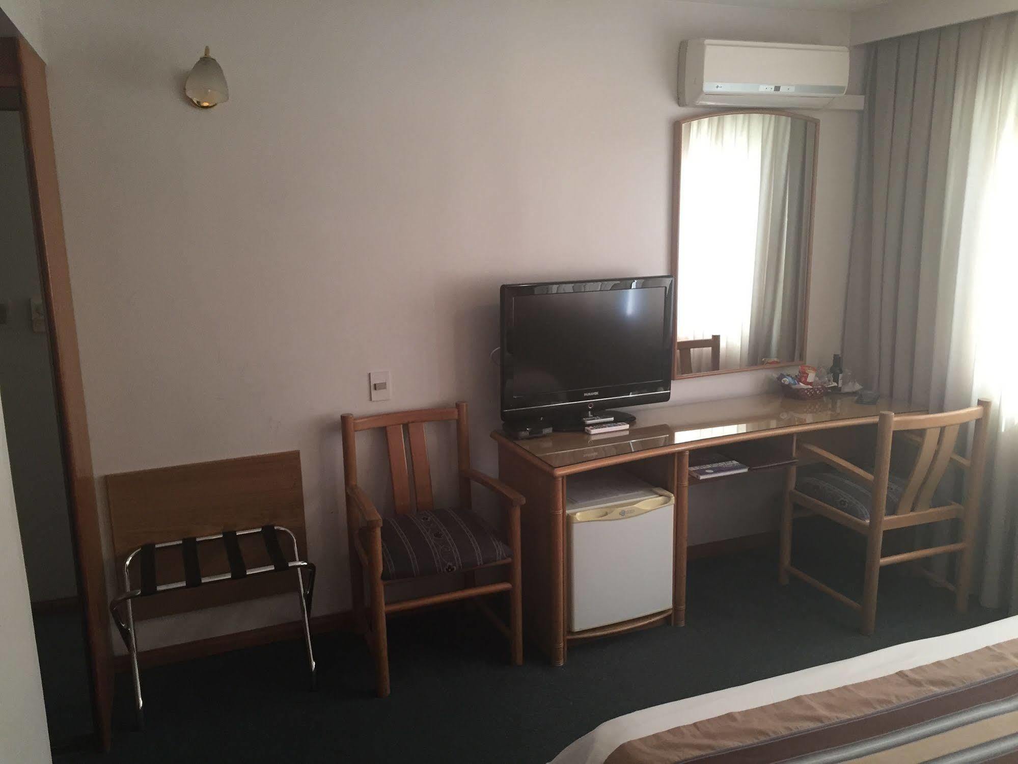 Crystal Palace Hotel Монтевидео Екстериор снимка