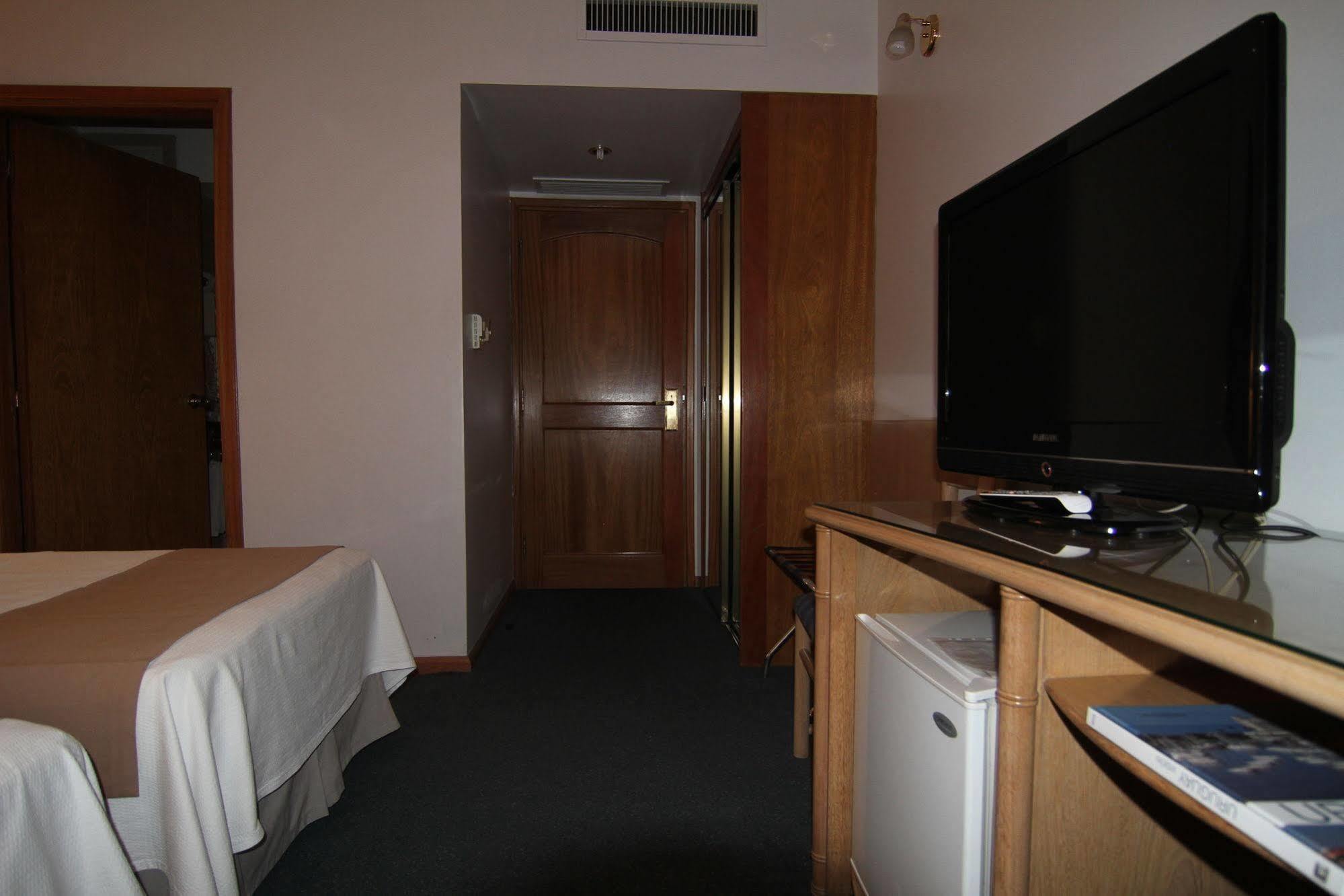 Crystal Palace Hotel Монтевидео Екстериор снимка