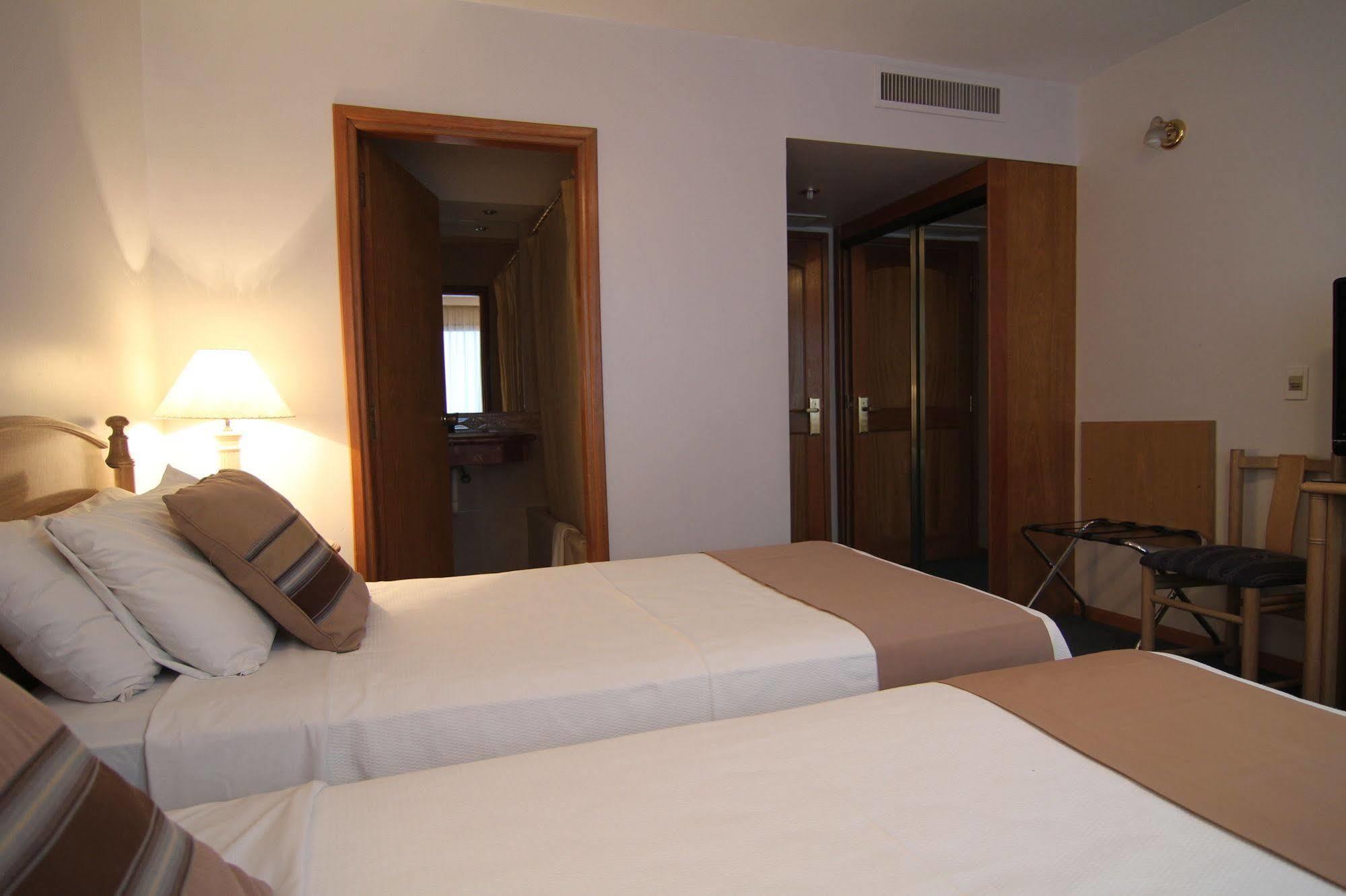 Crystal Palace Hotel Монтевидео Екстериор снимка