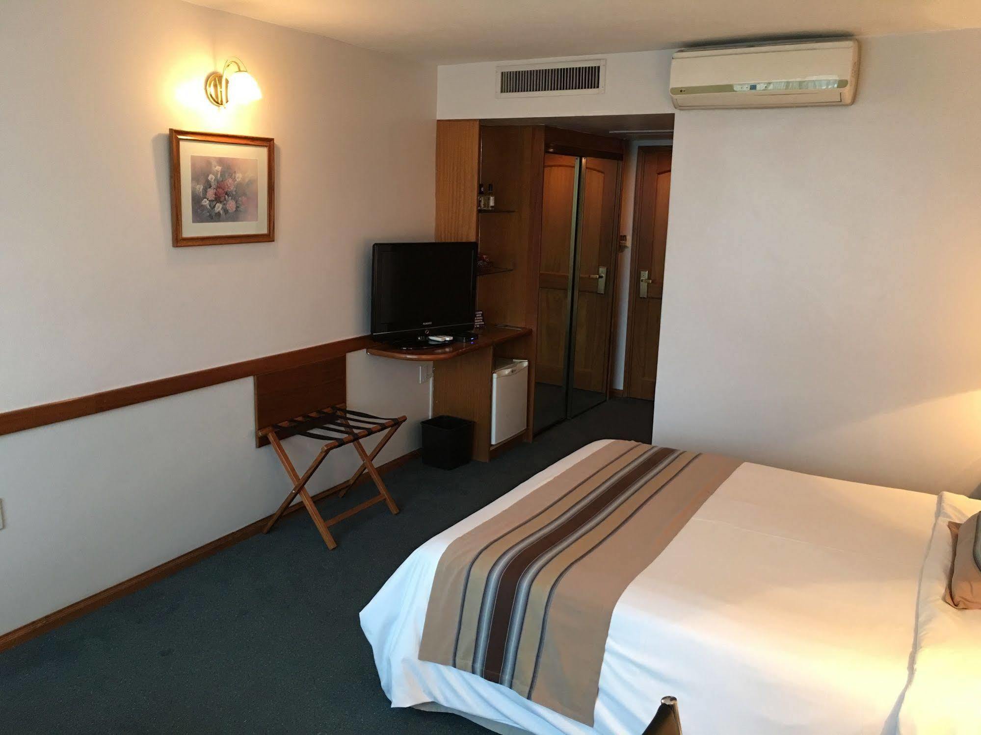 Crystal Palace Hotel Монтевидео Екстериор снимка