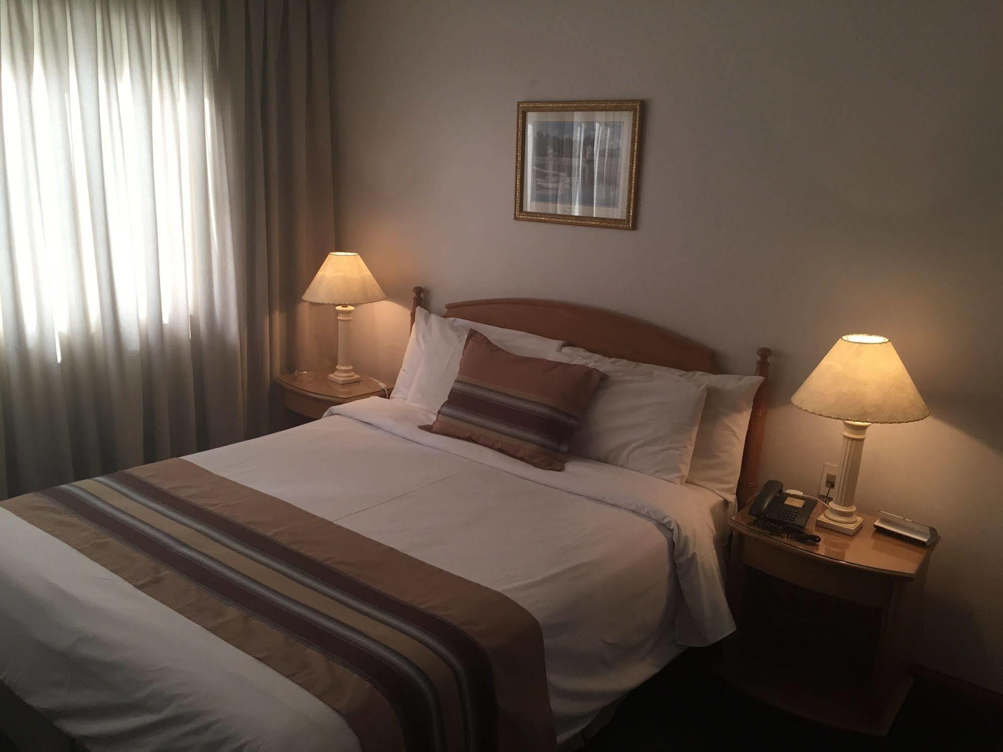 Crystal Palace Hotel Монтевидео Екстериор снимка