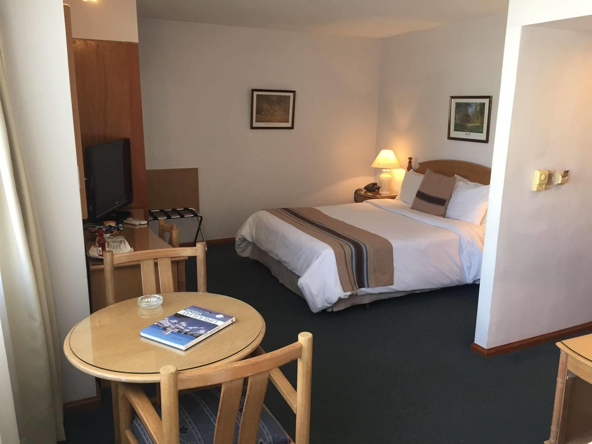 Crystal Palace Hotel Монтевидео Екстериор снимка