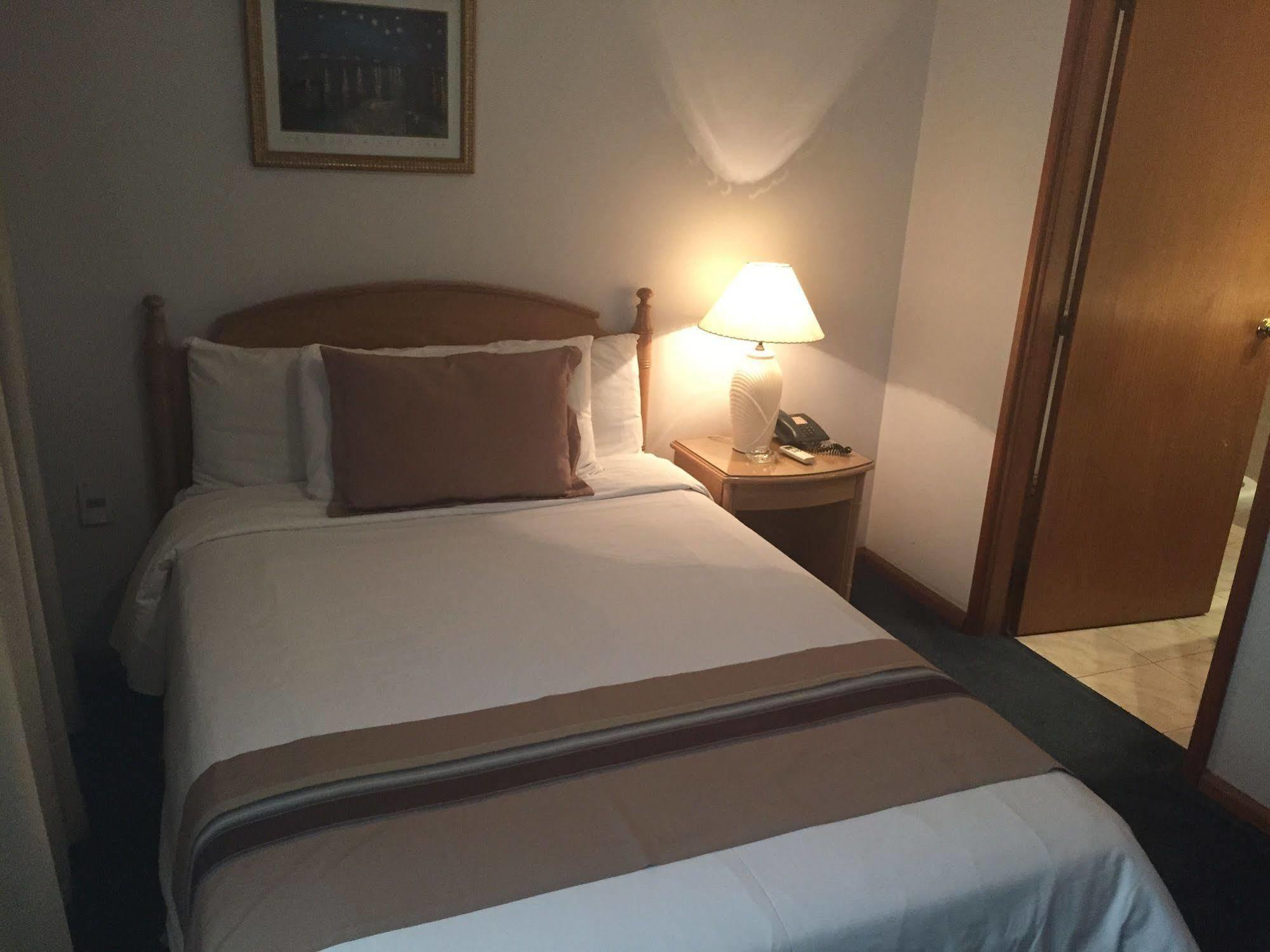 Crystal Palace Hotel Монтевидео Екстериор снимка