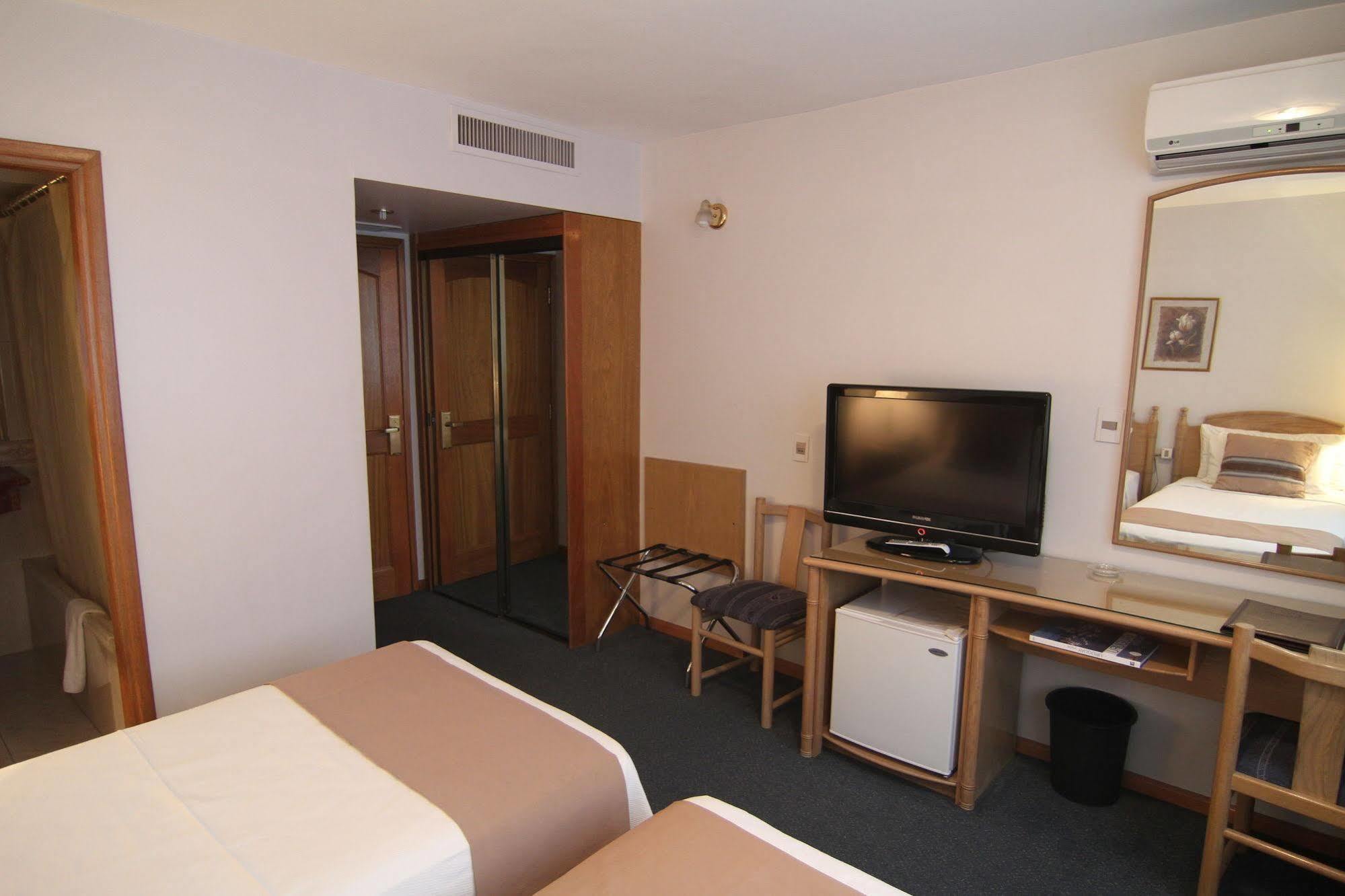 Crystal Palace Hotel Монтевидео Екстериор снимка